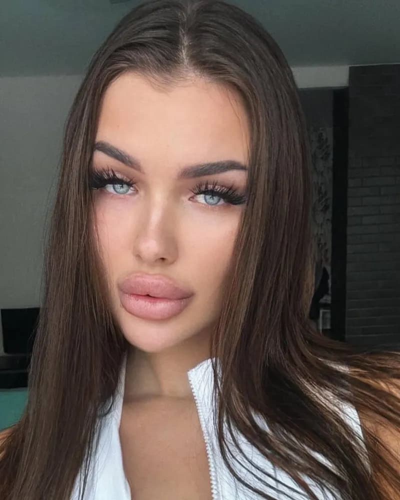 Kübra | Kadikoy VIP Escort | ISTANBUL ESCORT BAYAN
